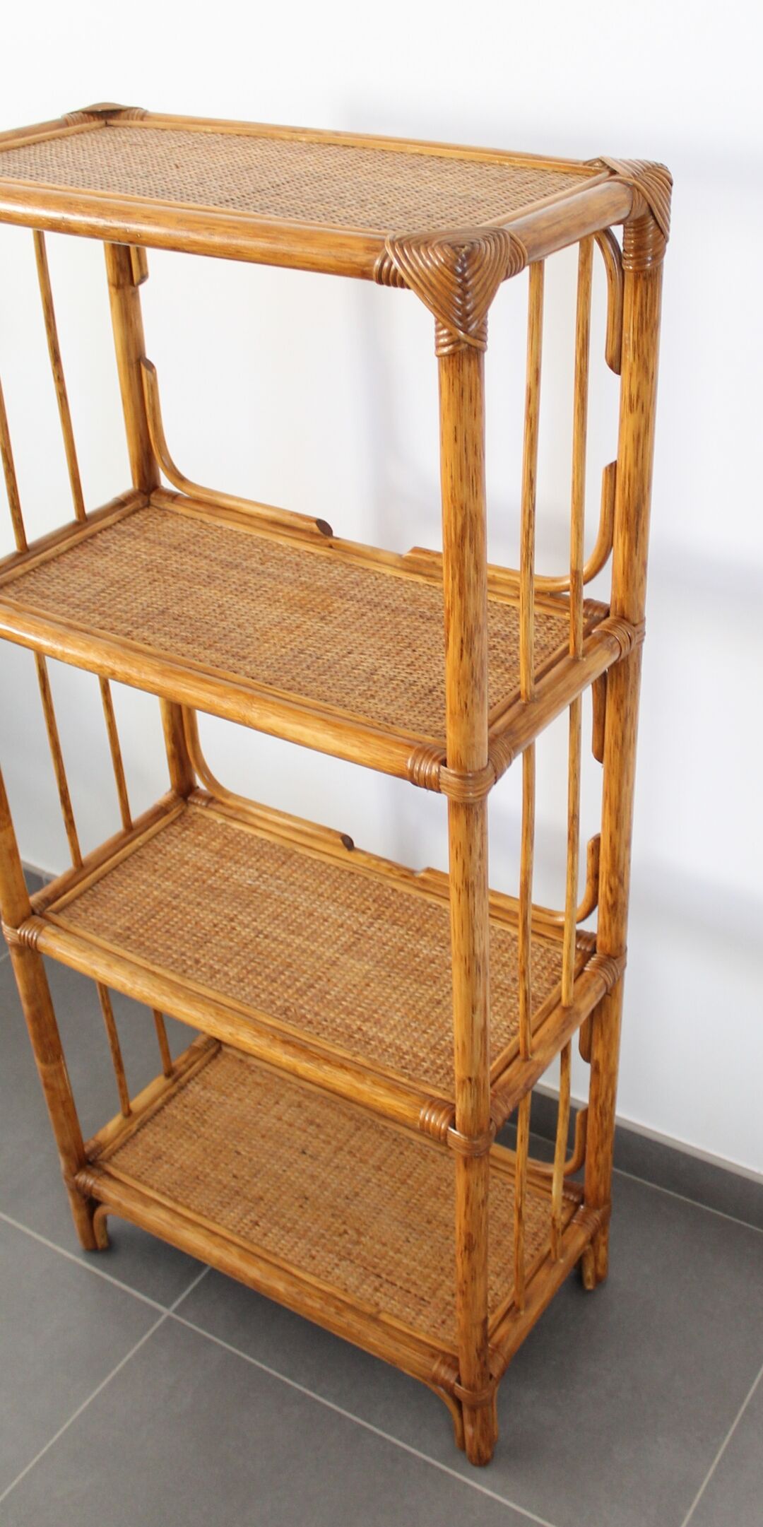 Shelf in rattan
