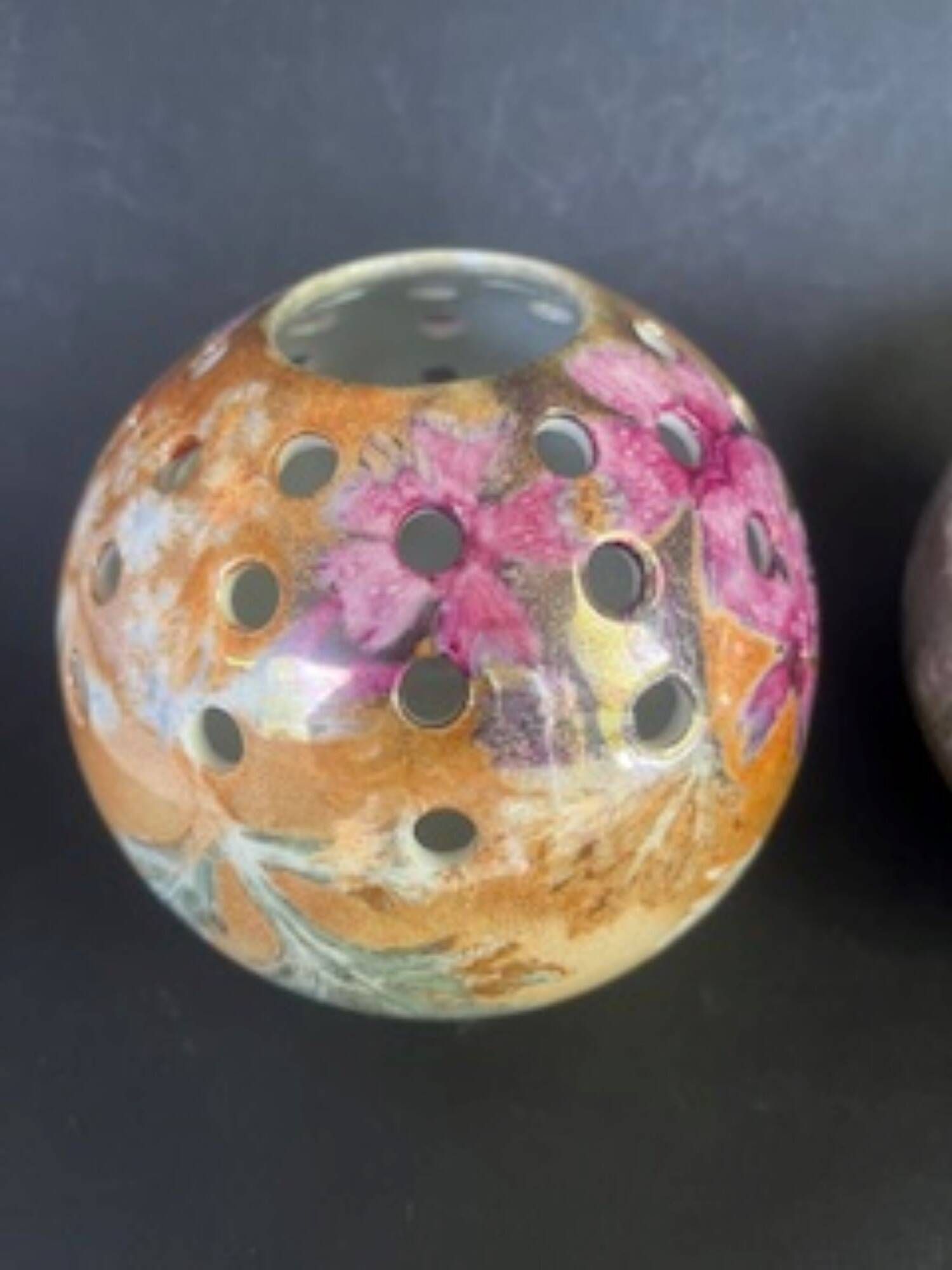 Two vintage Pic-fleur porcelain vases from Limoges, signed.