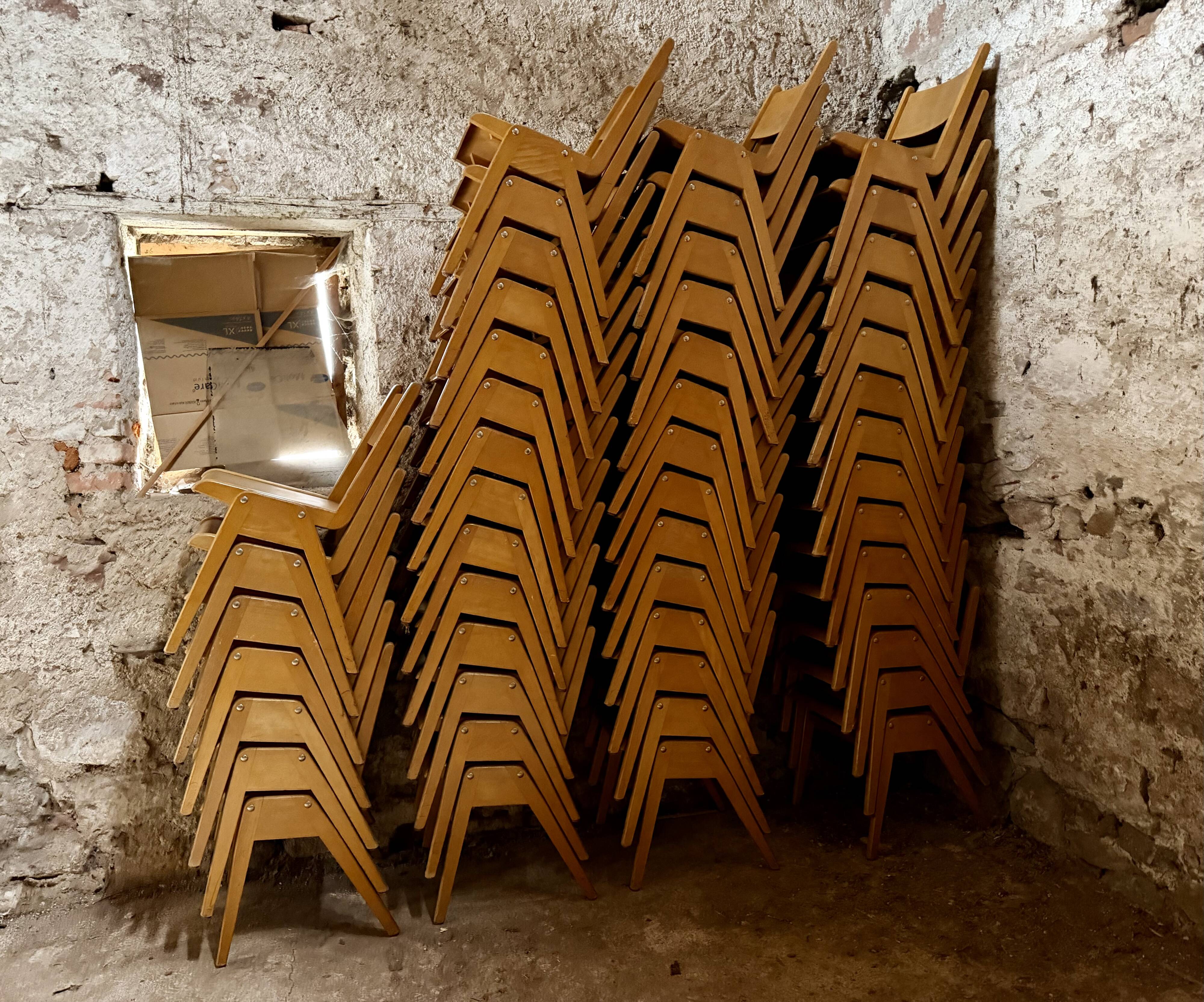 ✨ Set of 50 French modernist stackable chairs – Vintage 1960s