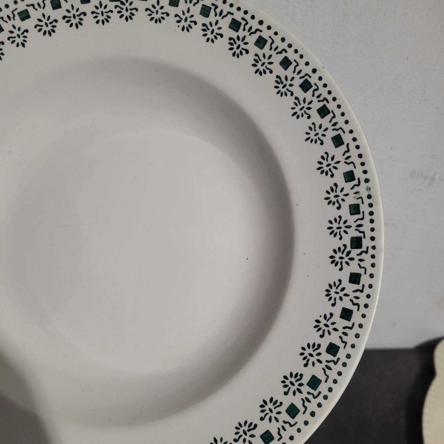 Vintage Sarreguemines Ypres soup/decorative plate in excellent condition