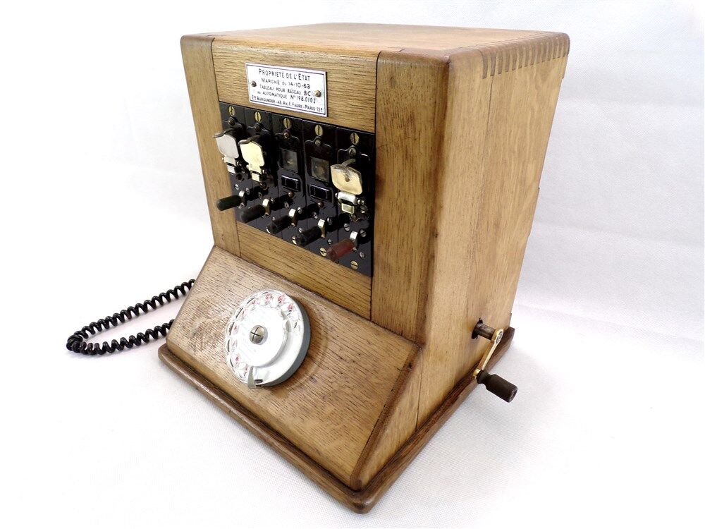 Téléphone ancien standard téléphonique