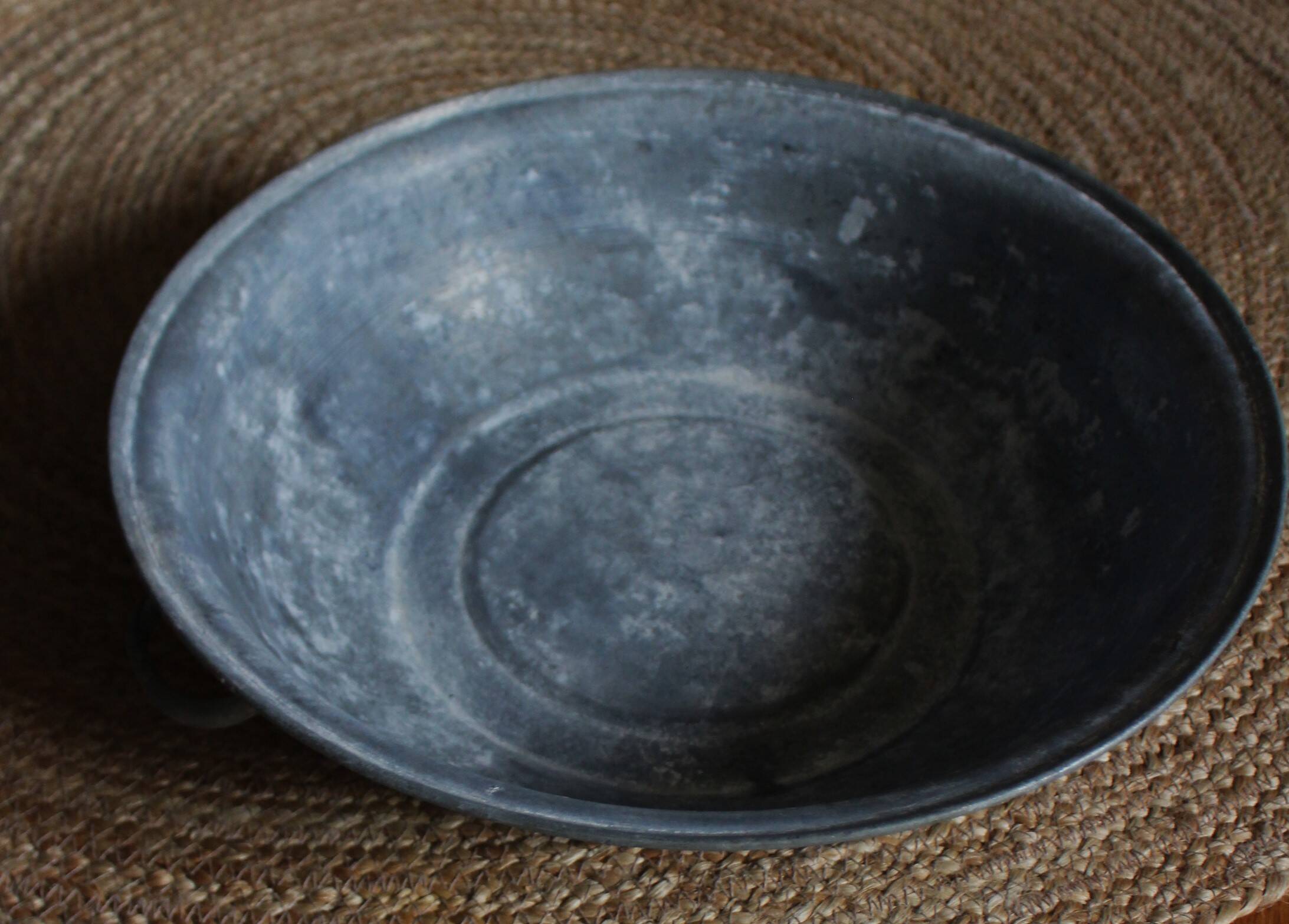 Planter Large round zinc basin with two handles