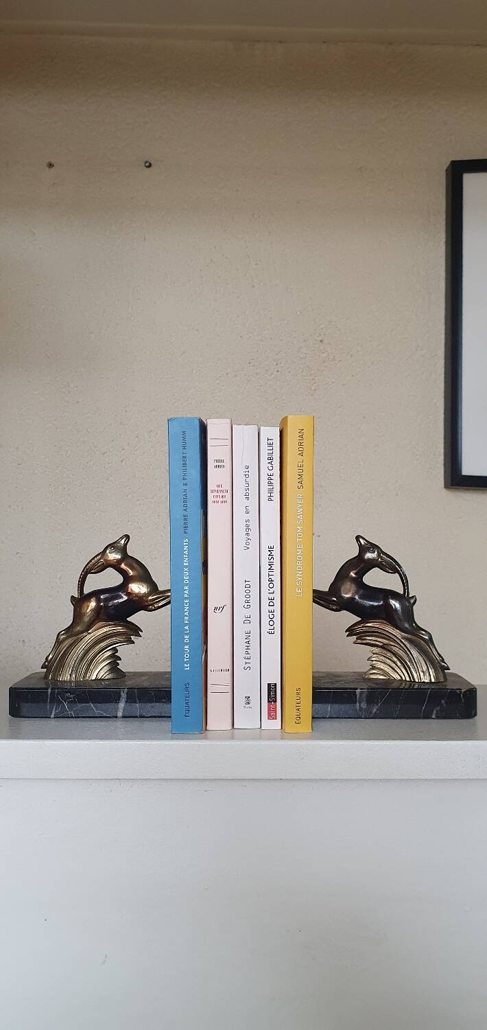Bookend in regule