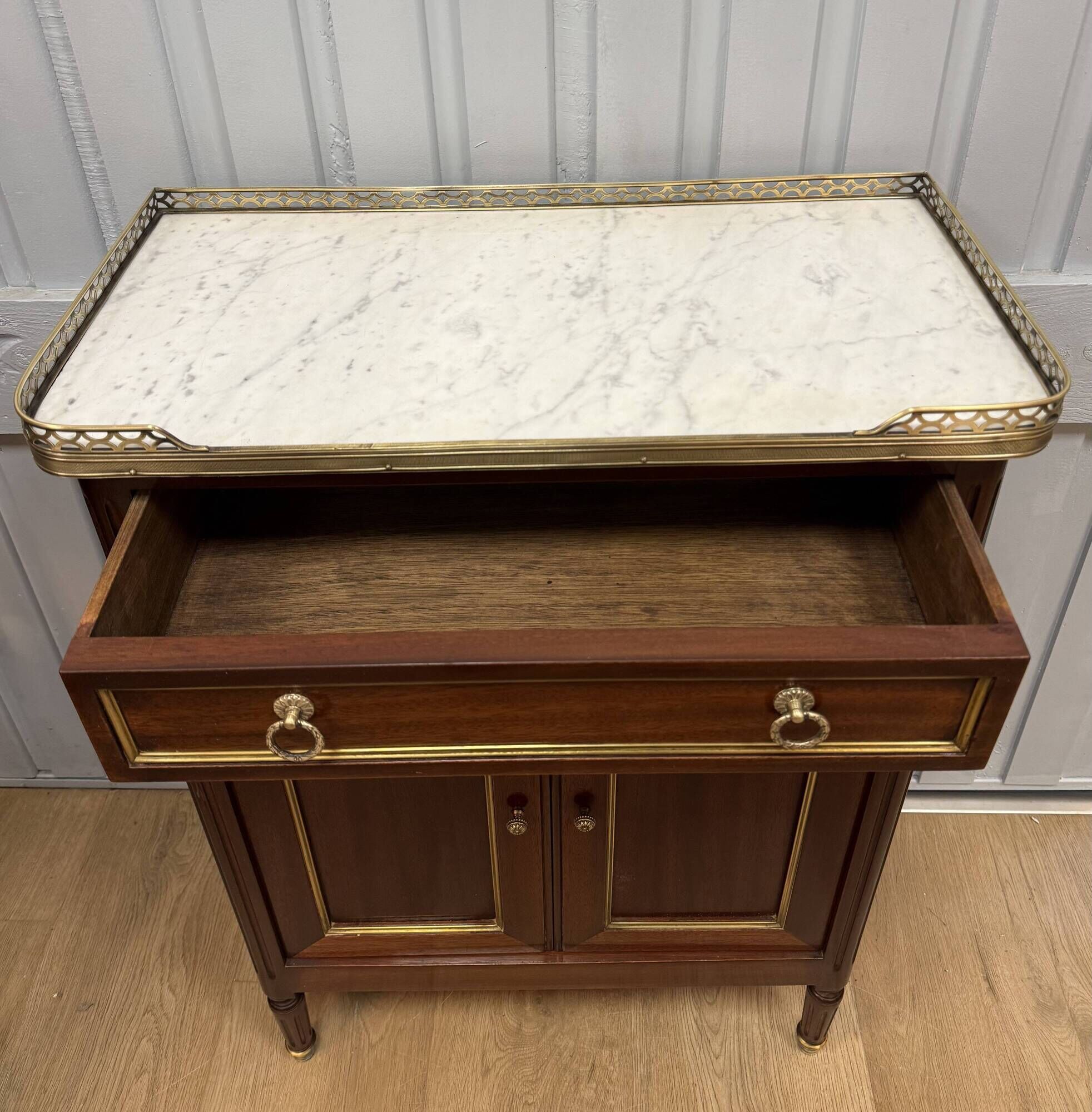 Small sideboard from the mid-century in mahogany -