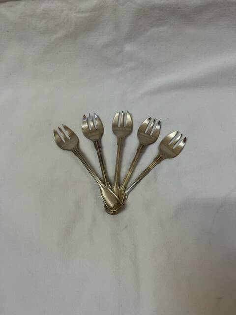 5 silver-plated oyster forks 1879