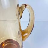 Pichet en verre soufflé ambré