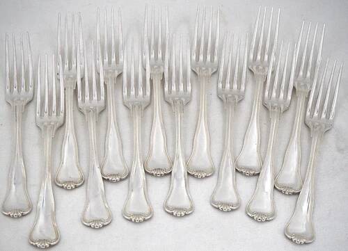 Christofle Violon palmettes, 14 table forks, 21 cm, silver-plated metal.
