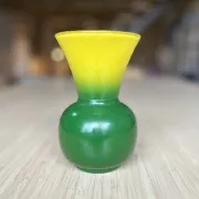 Small powdered glass vase with a yellow and green gradient from the 1950s (film "Le Grand Chemin")