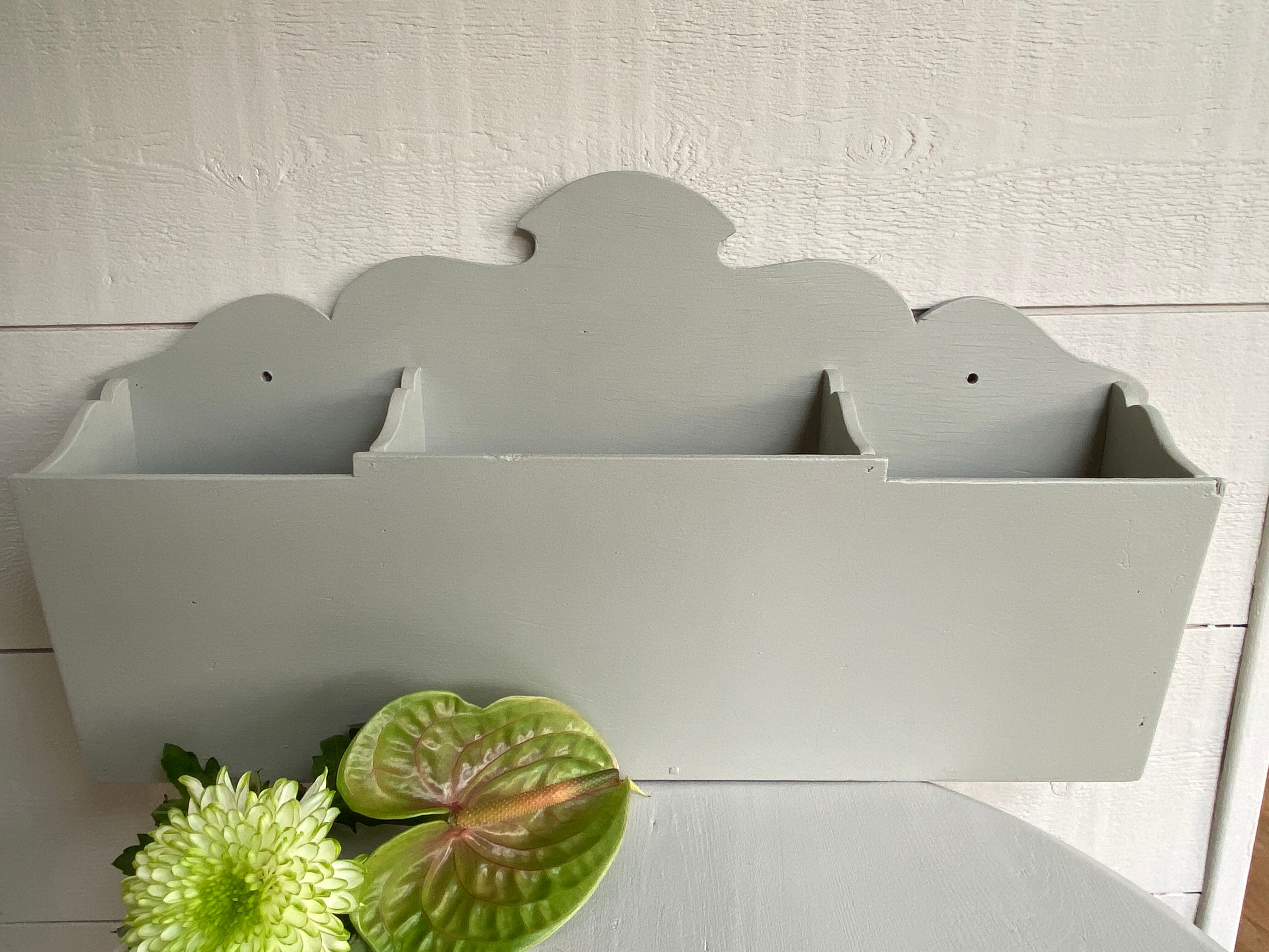 Compartmentalized shelf, mail storage