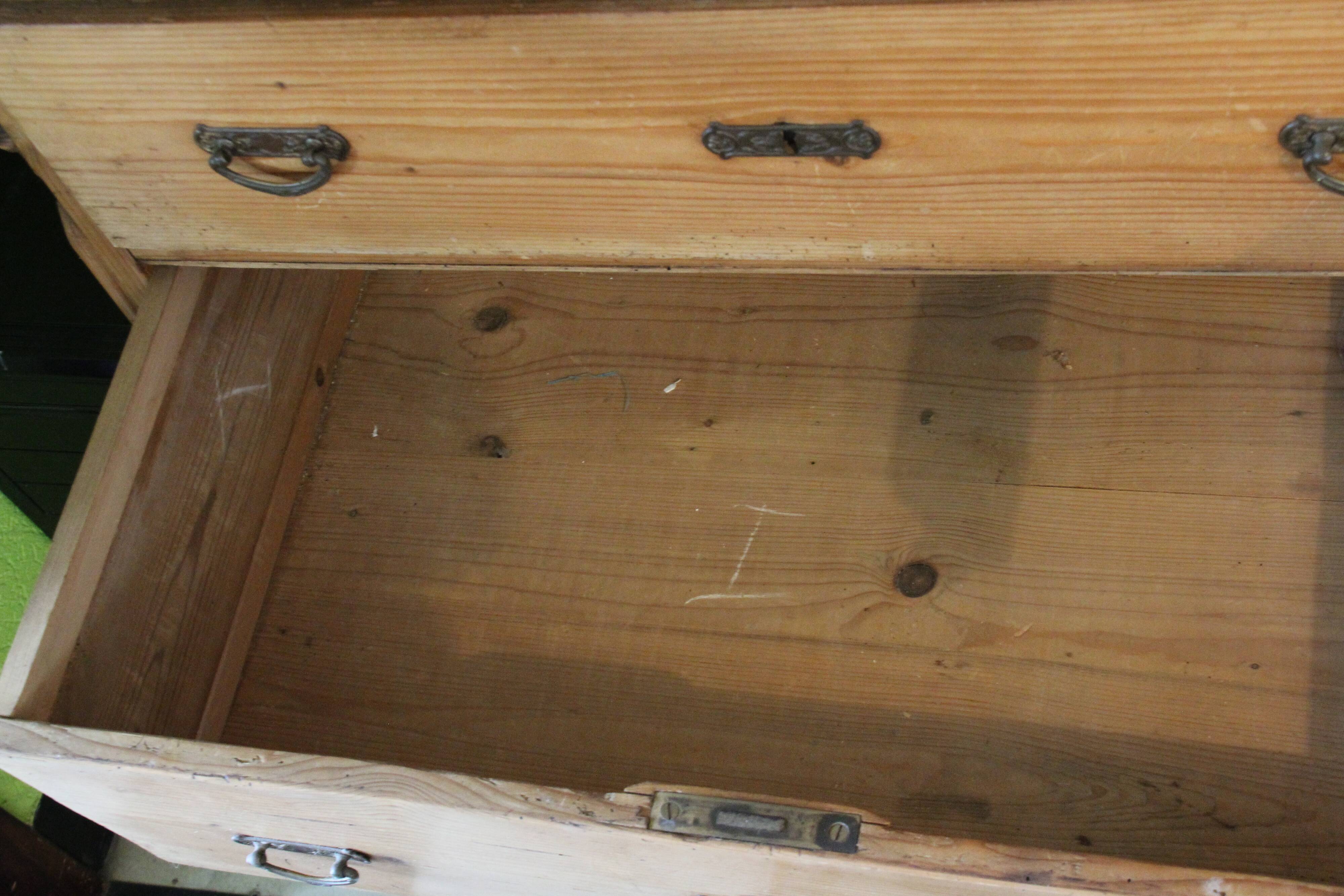 Writing desk in solid pine