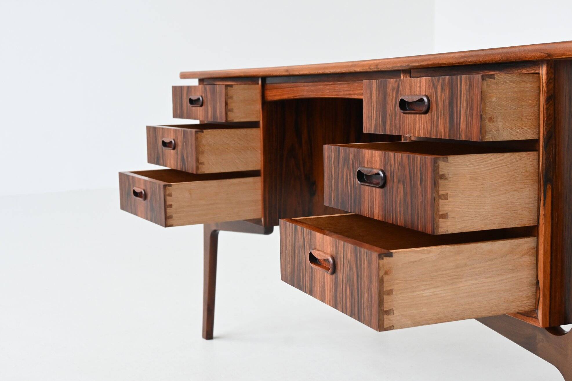Svend Aage Madsen writing desk in rosewood H.P. Hansen Denmark 1960