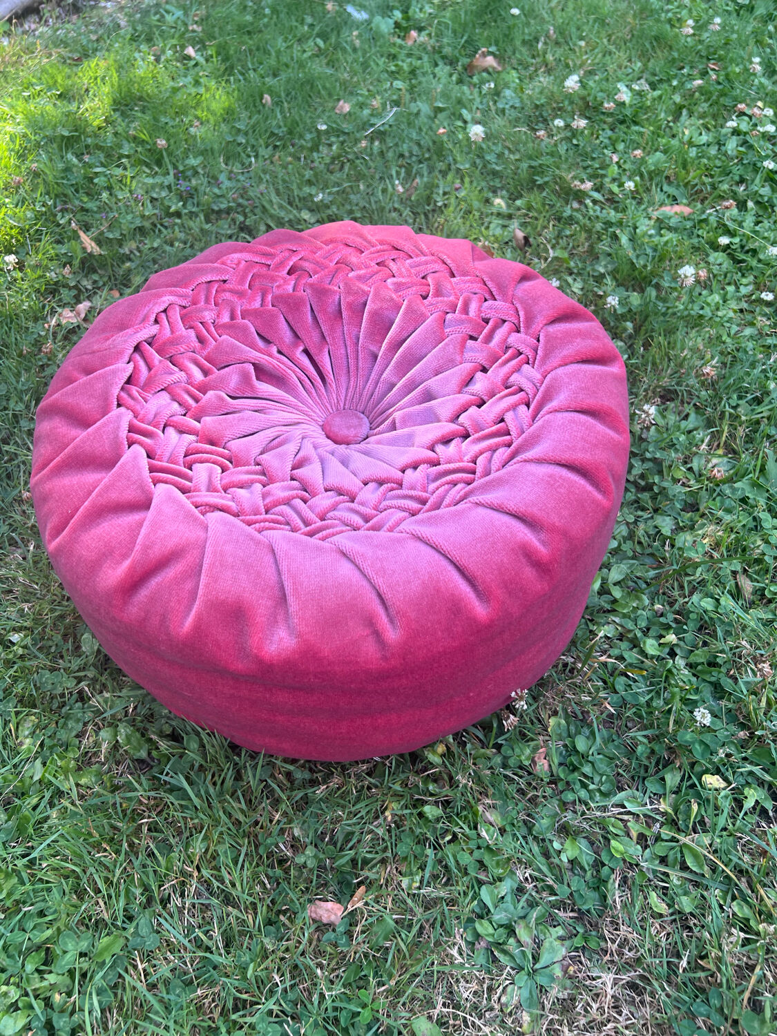 Vintage velvet pouf