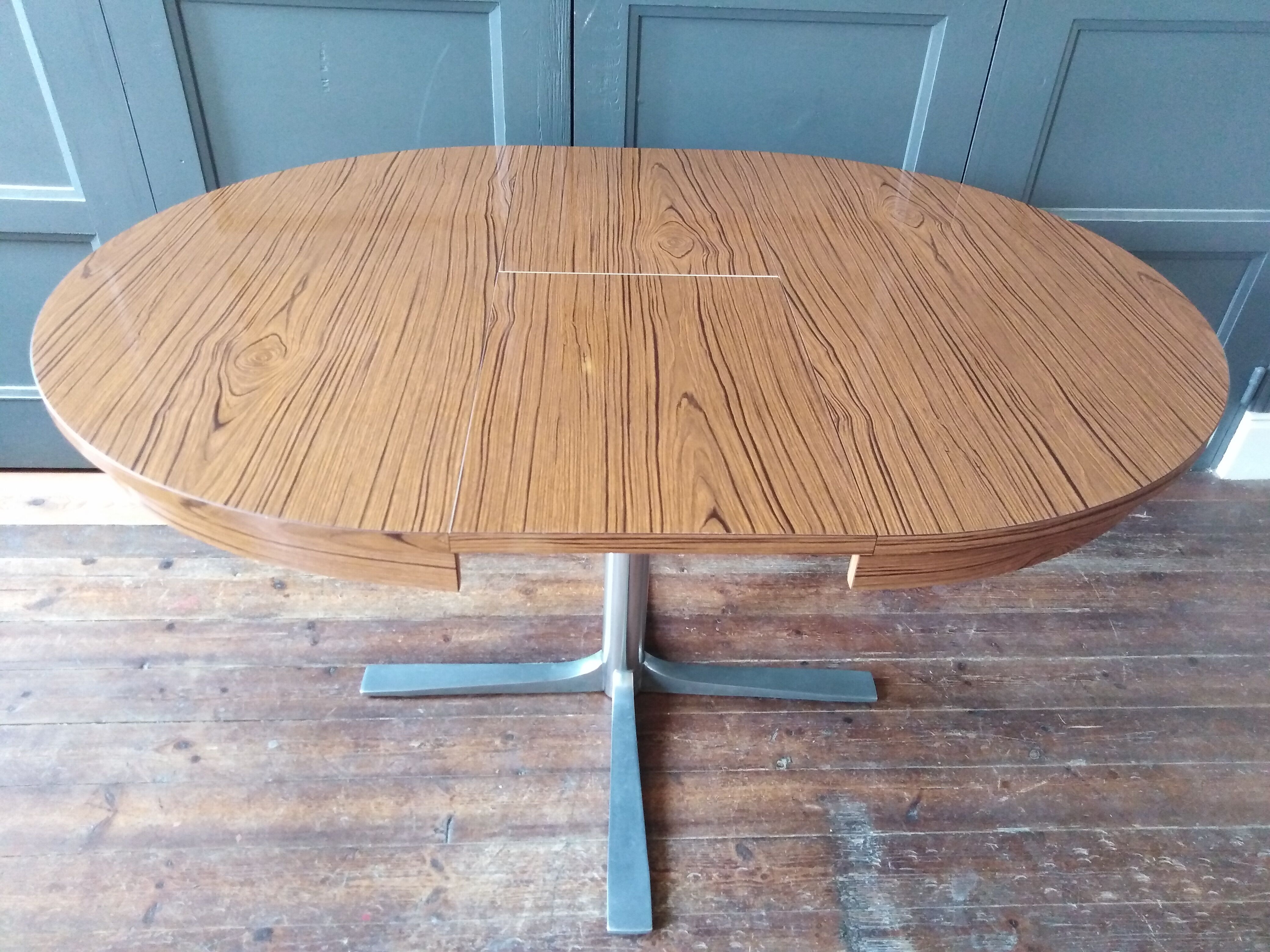 Vintage round table with extensions 1970