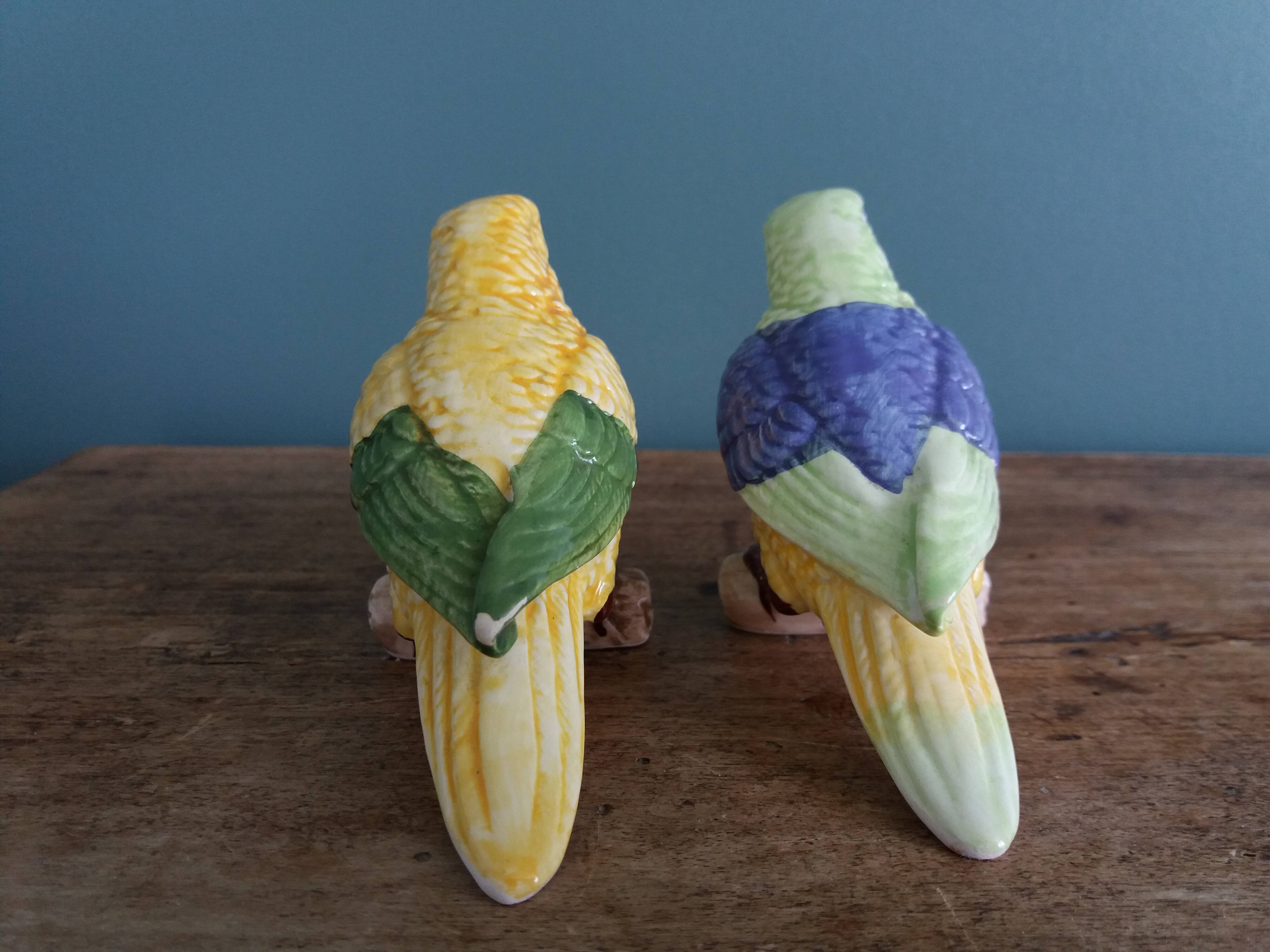 Salt shaker zoomorphic parakeet bird