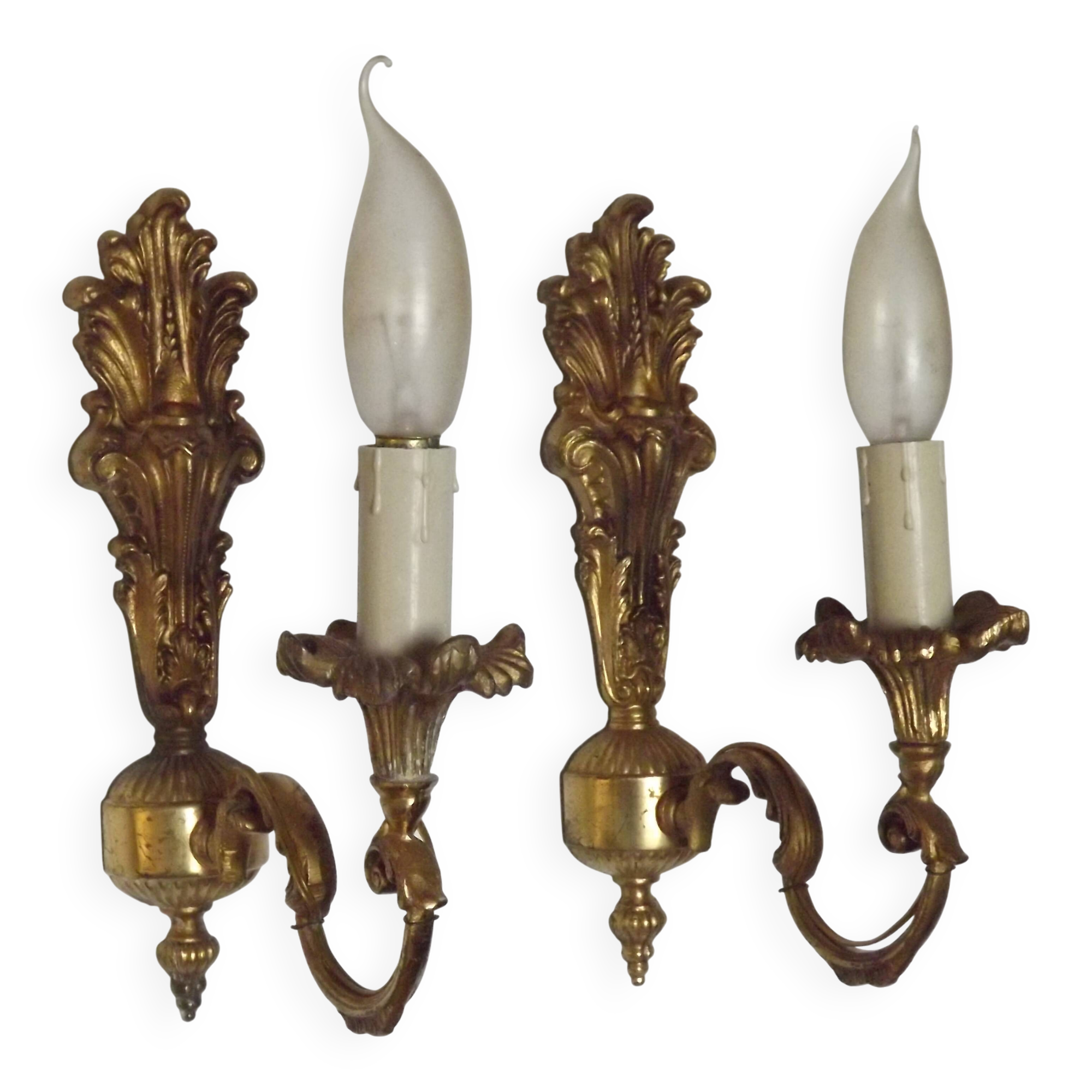 Pair of simple vintage French wall sconces in Art Nouveau bronze with leaf-shaped details.