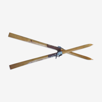 Paire de skis vintage en bois 209cm