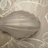 Applique art déco en verre dépoli rosé coquillage