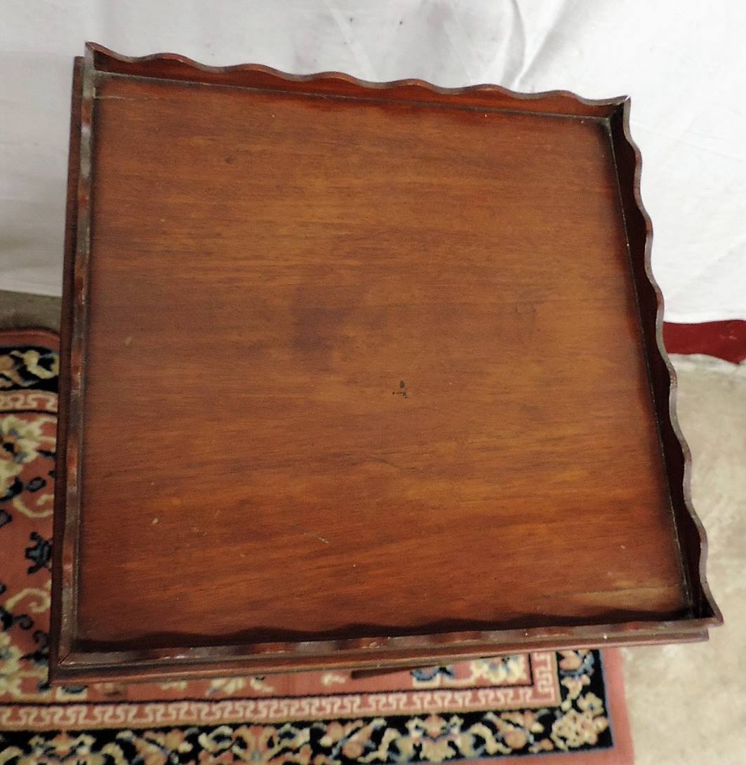 Extra mahogany gueridon