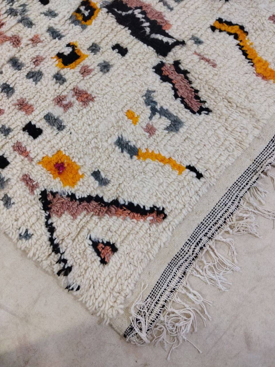 Handmade moroccan berber rug 252 x 138 cm