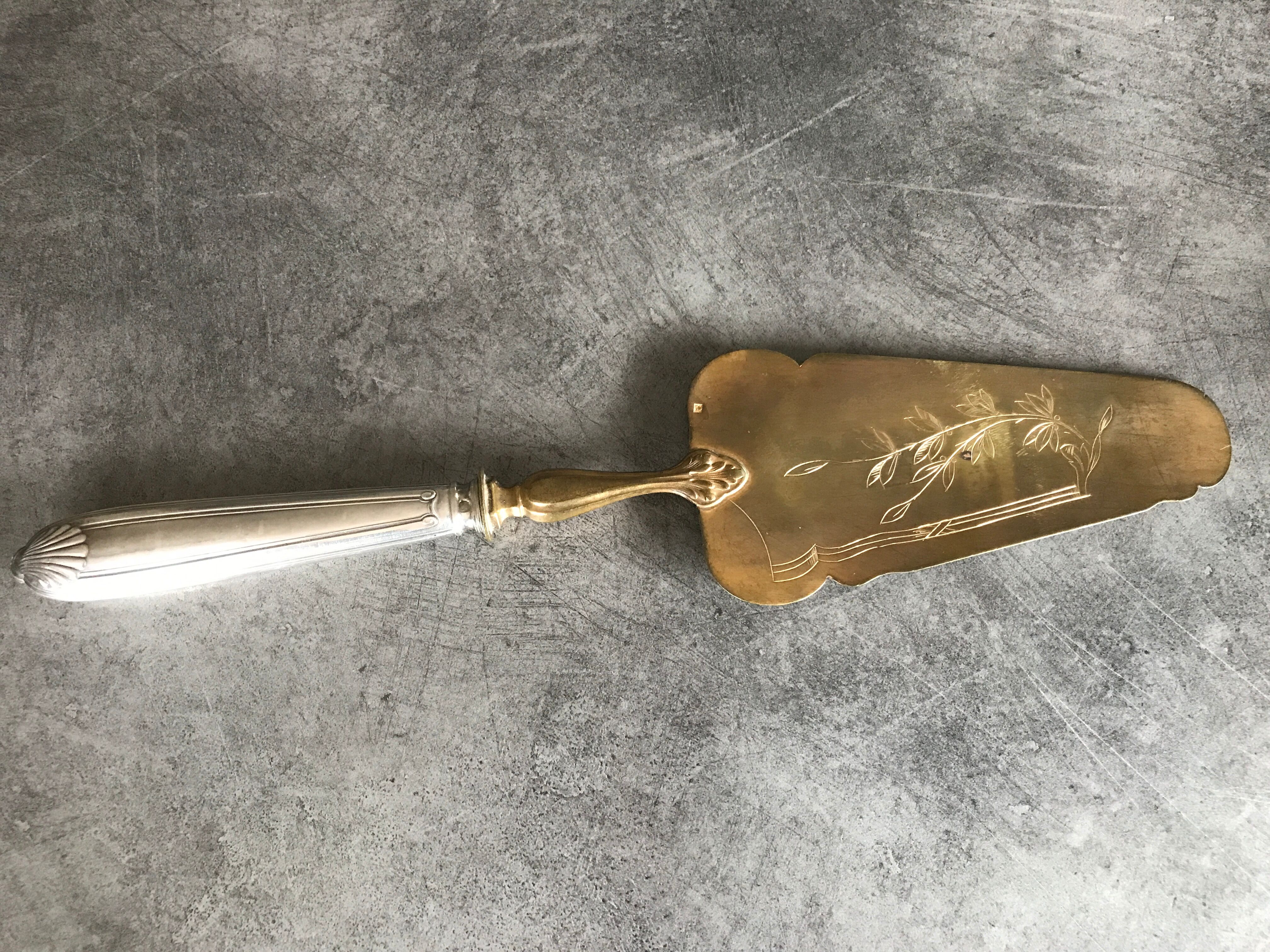 ANTIQUE SILVER PIE AND GOLDEN METAL SHOVEL in FÉRRÉOL-Boudat BOX