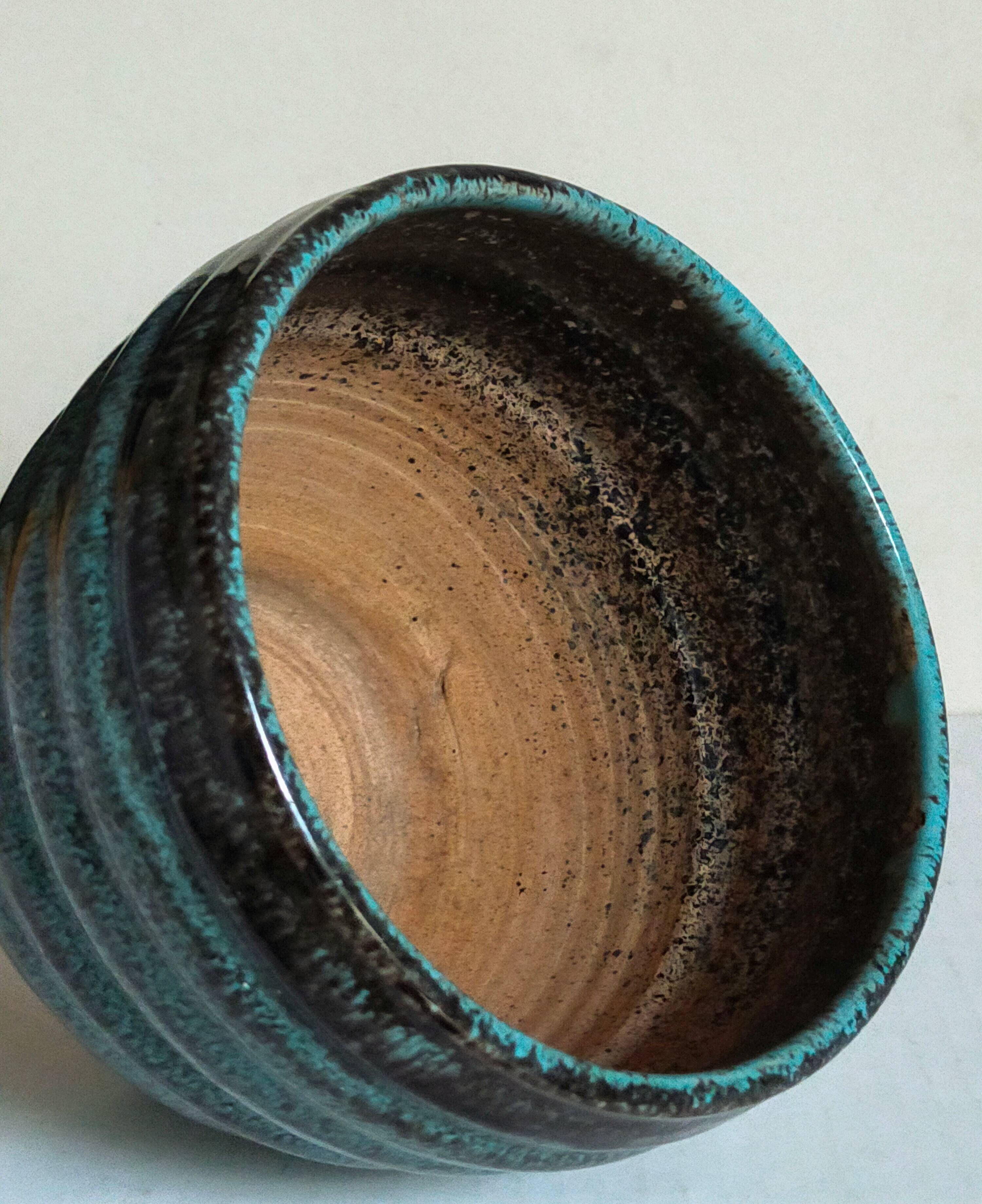 Cache-pot en céramique à godrons émail moucheté années 40