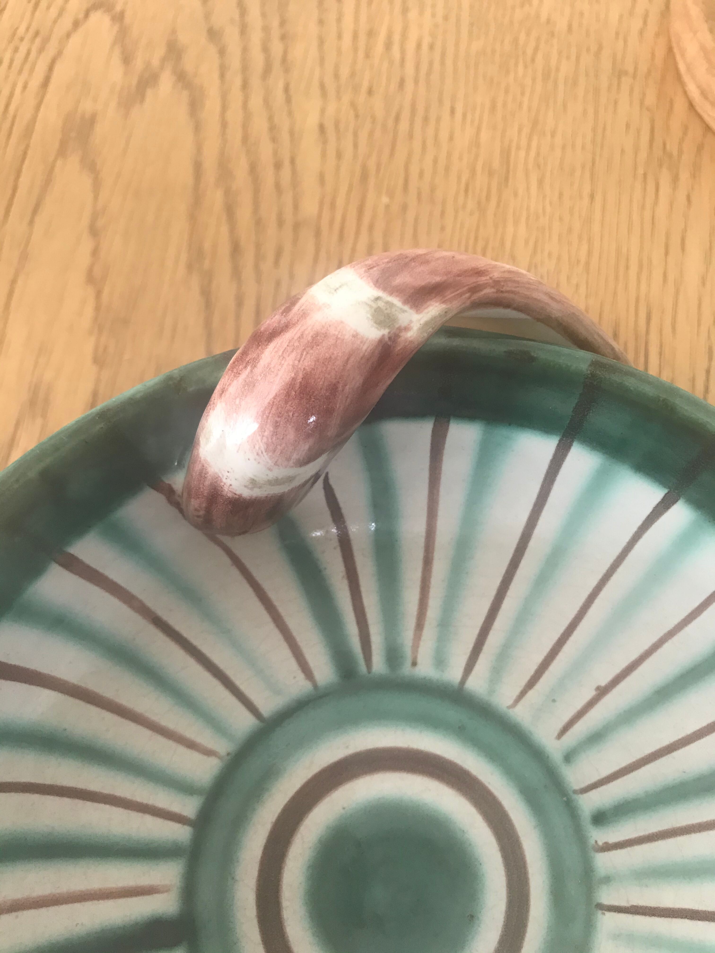 Enamelled earthenware cut