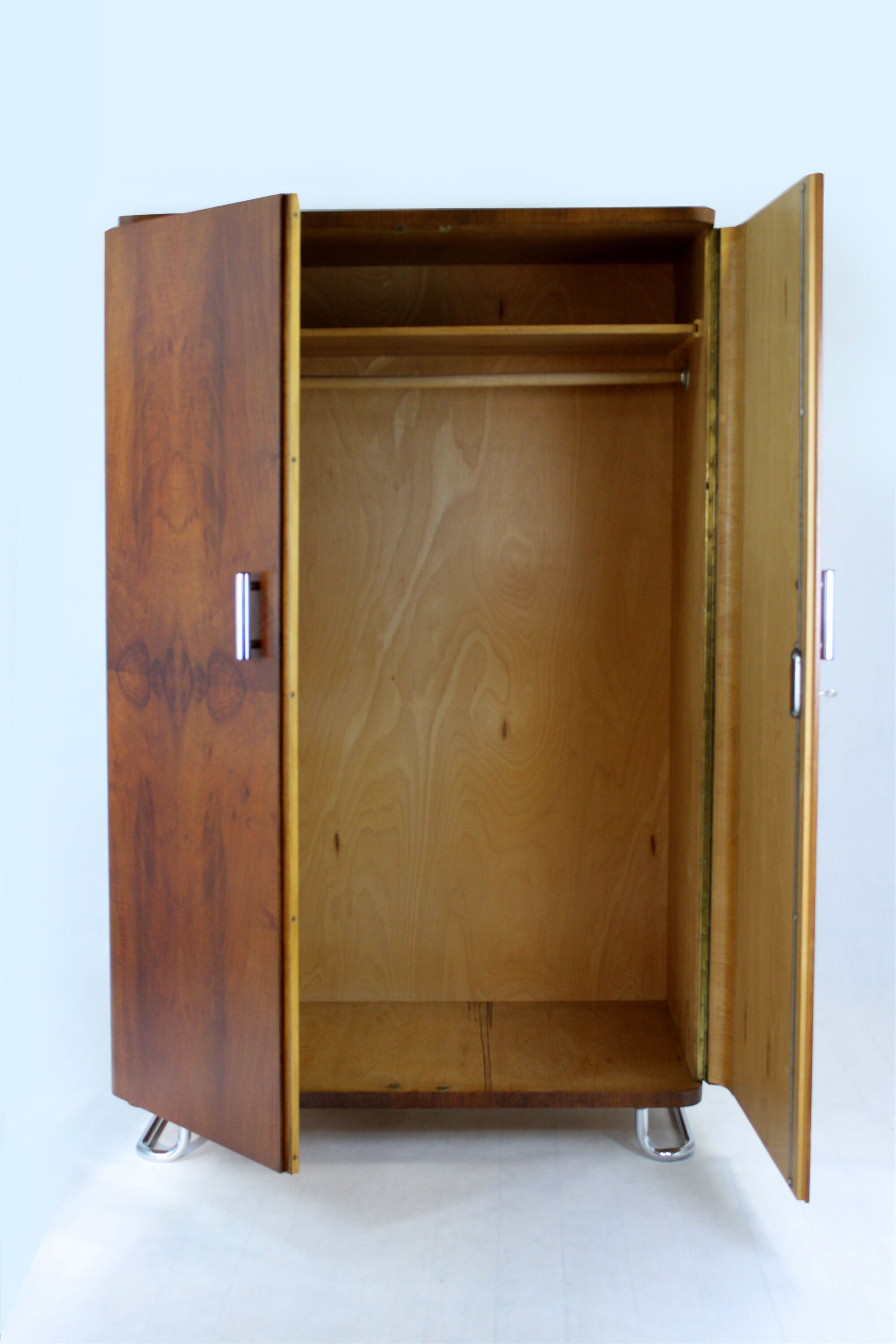 Bauhaus chromed tubular steel and walnut wardrobe, 1930s