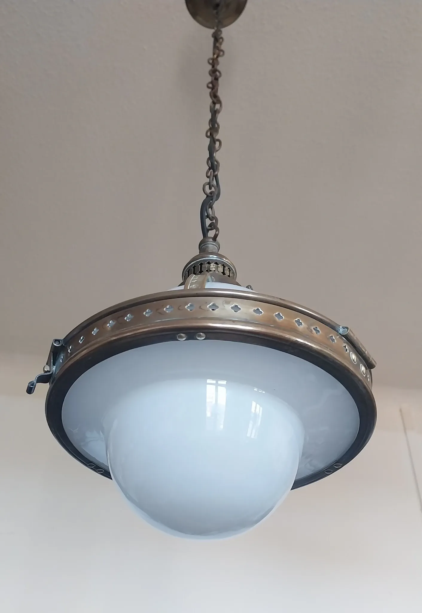 Suspension laiton et opaline