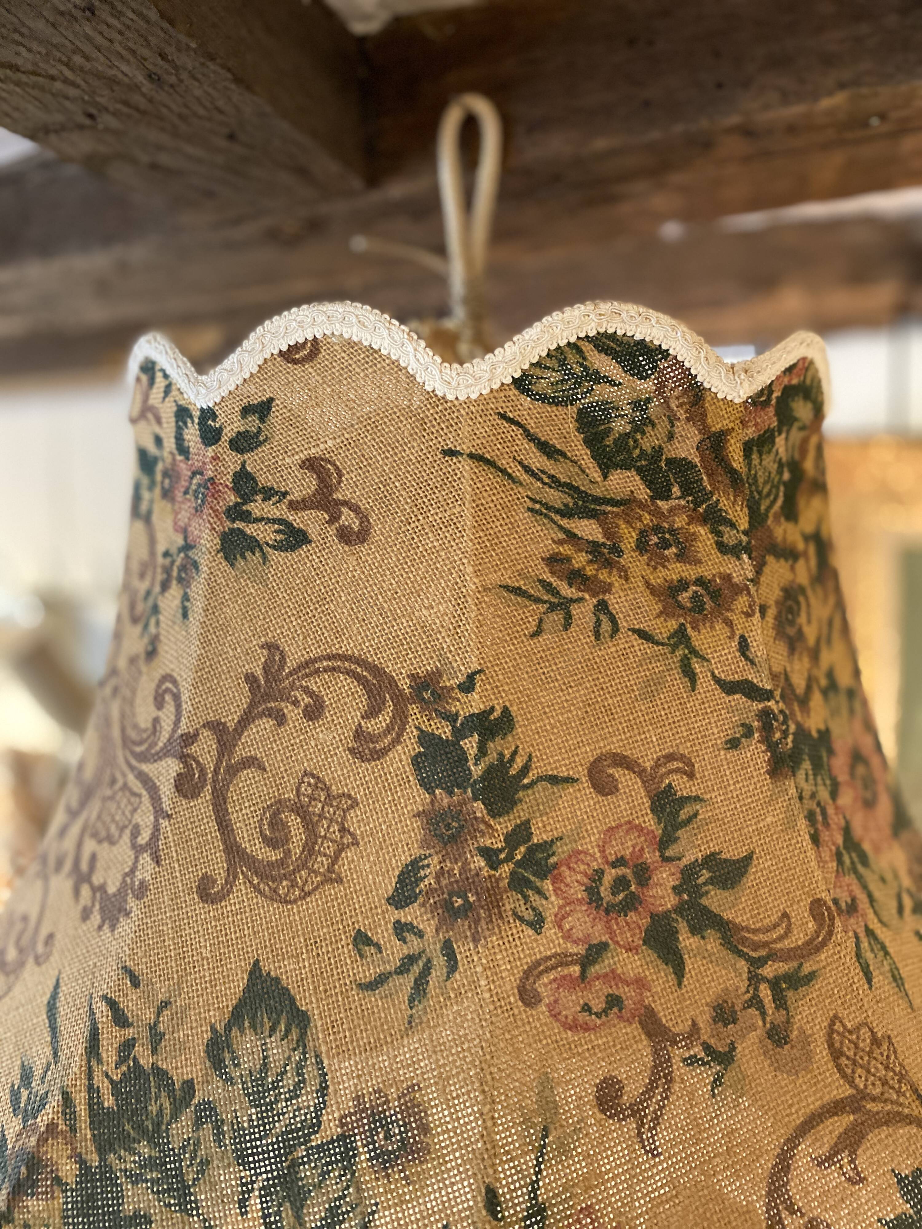 Vintage floral fringed pendant light – XL model