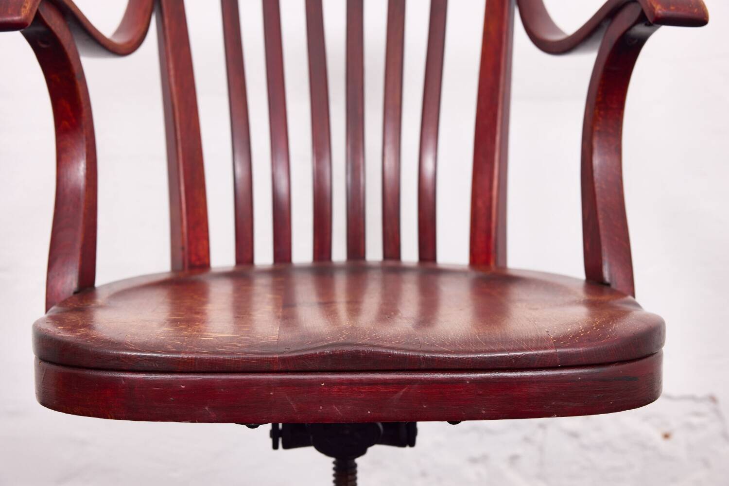 Chaise de bureau Capua d'Adolf Loos – N° 669 – Hêtre, teinte acajou – 1923