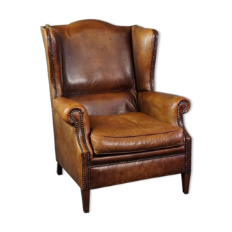Armchair with armrests in sheepskin