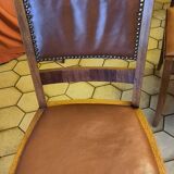 Table en noyer massif année 1930, pied central et 6 chaises en cuir cloutés