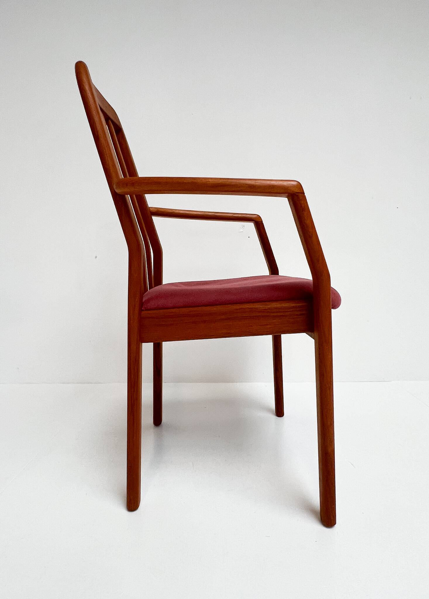 Set of 6 Danish wooden chairs by Dyrlund, 1960s