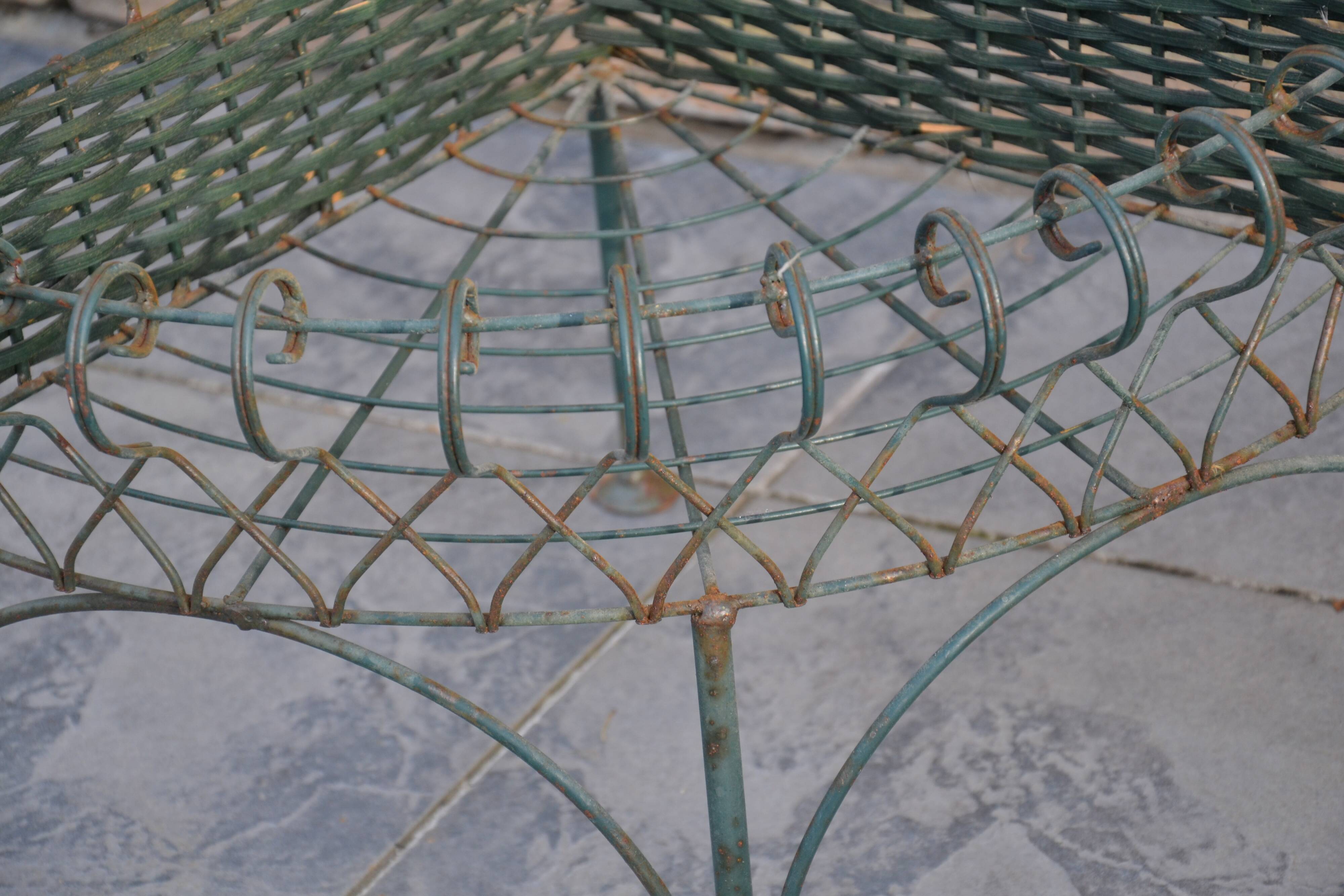 Corner shelf/plant stand in wrought iron and rattan