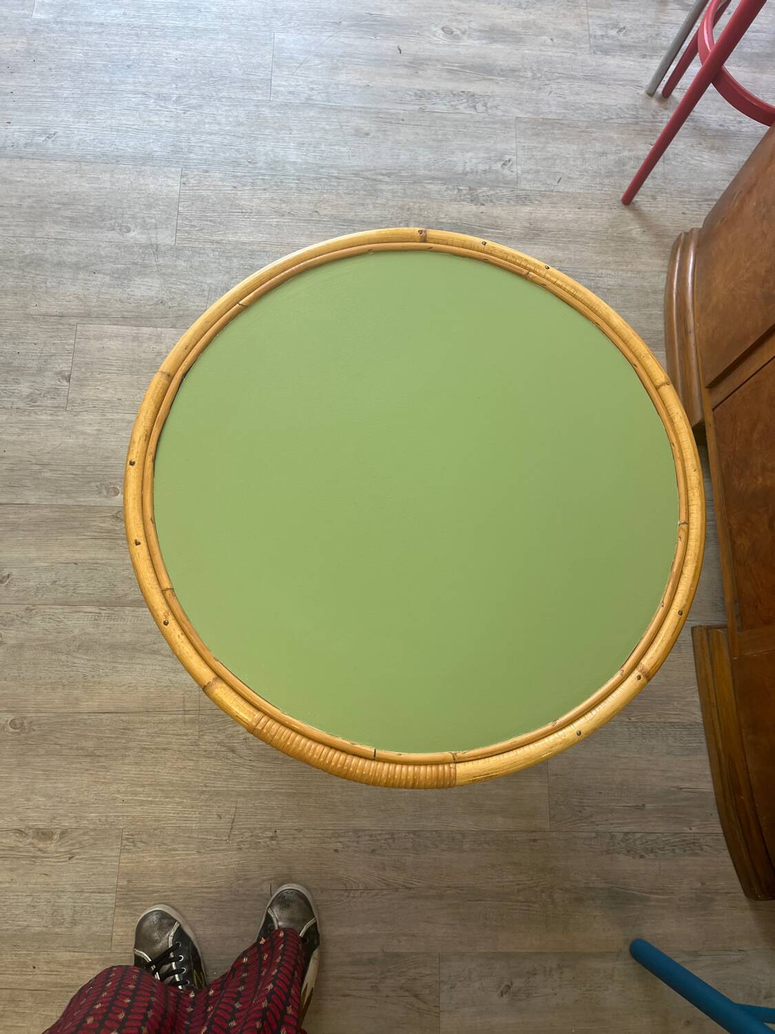 Wicker coffee table and paint