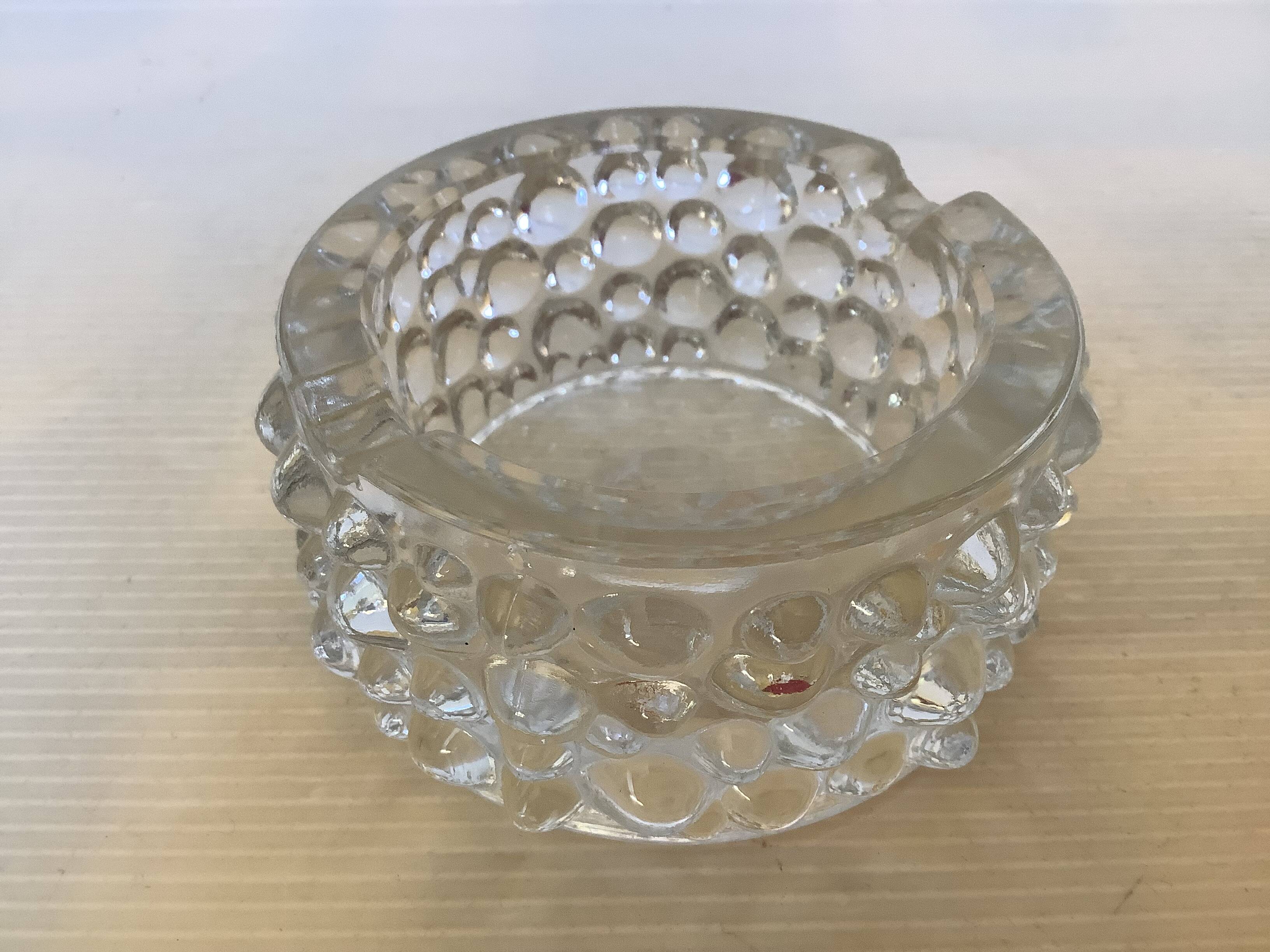 Bubble ashtray pocket emptier in molded glass