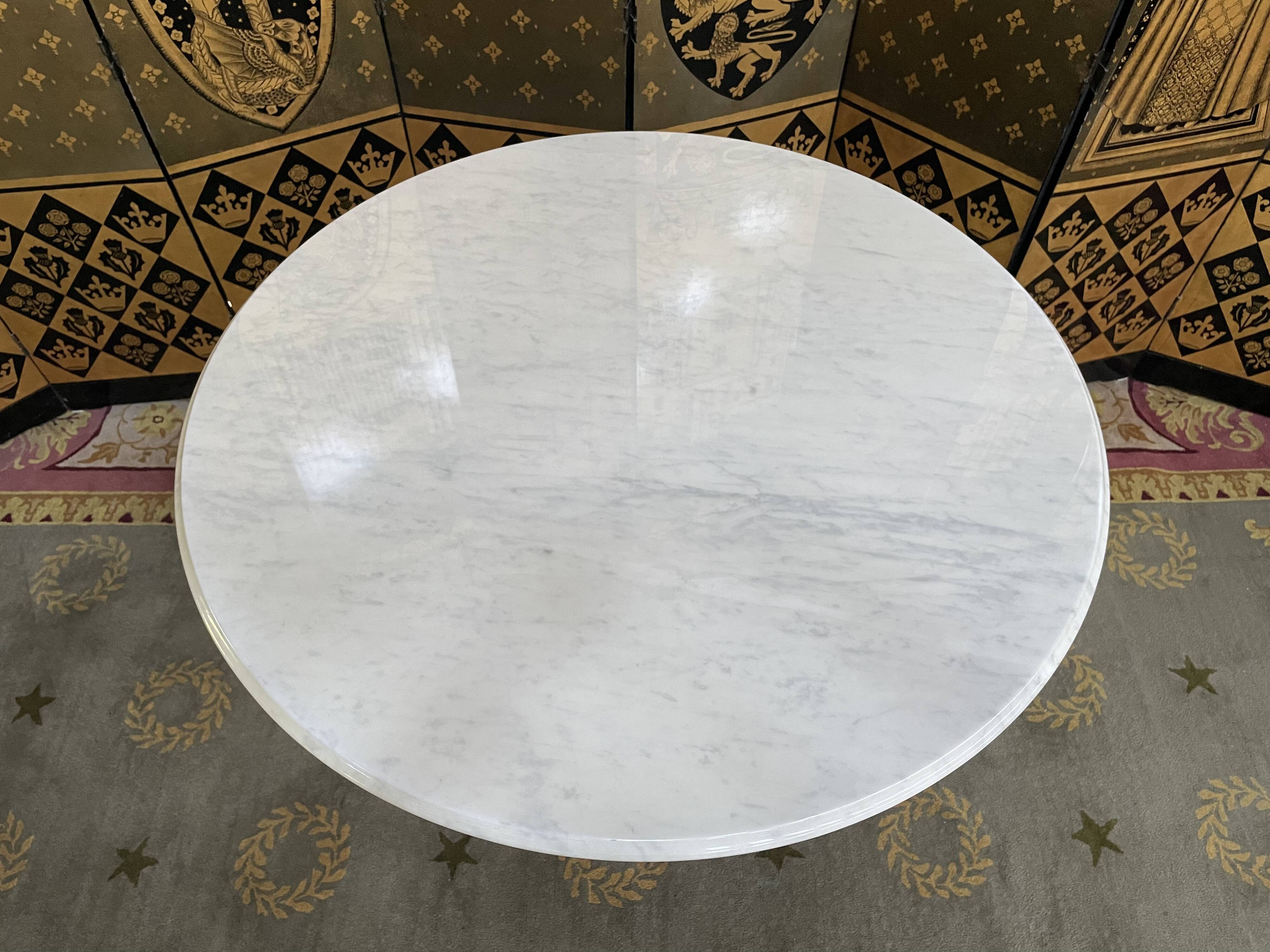 Oval bistro table in cast iron Carrara marble