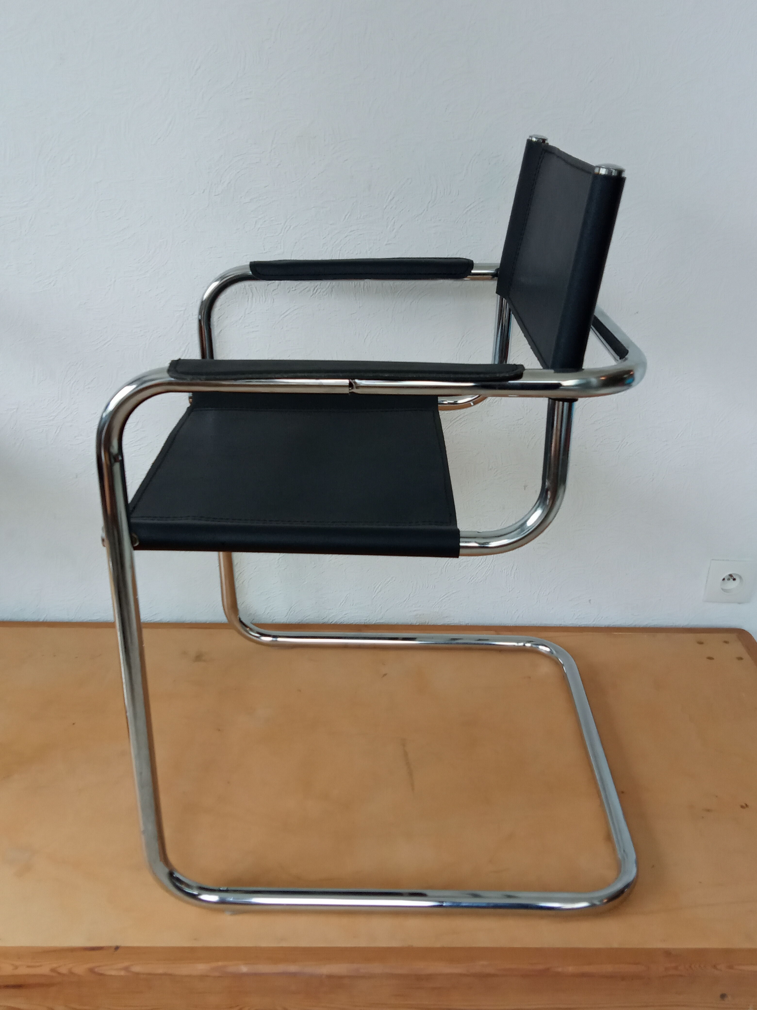 Leather and chrome armchair from the 70s/80s