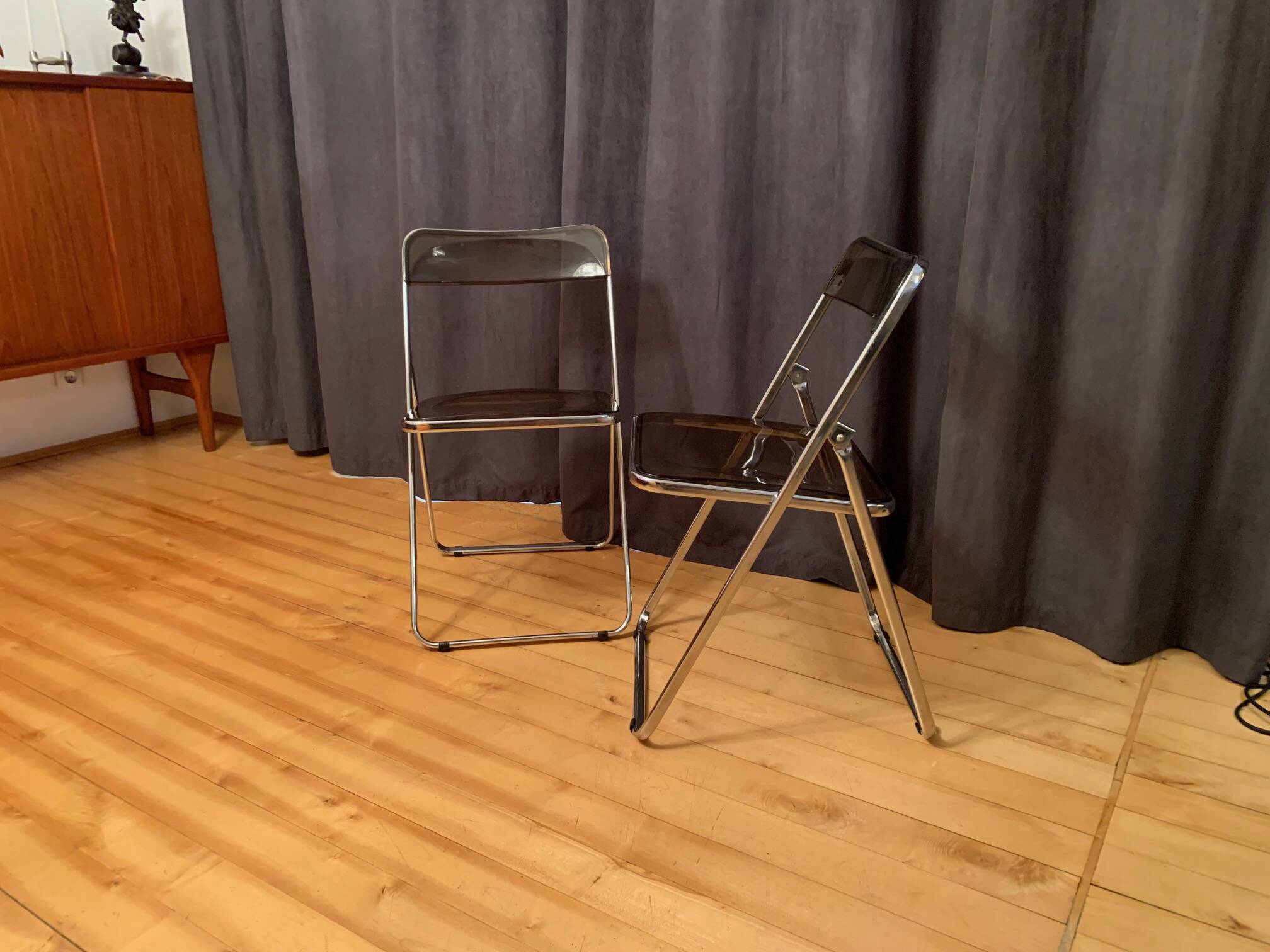 A pair of modernist folding chairs, 1970s