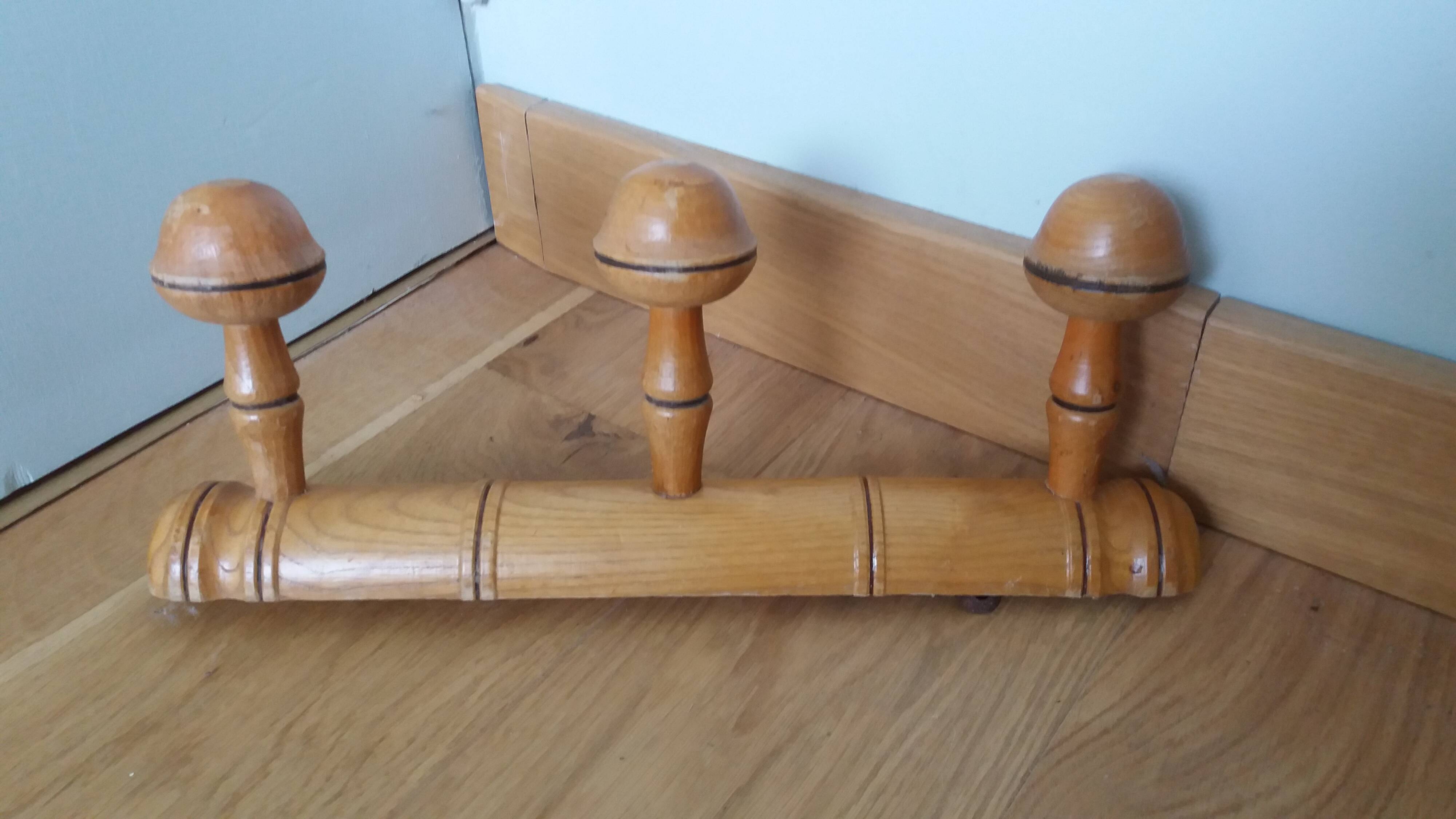 Porte manteau mural en bois façon bambou à 3 patères forme champignon