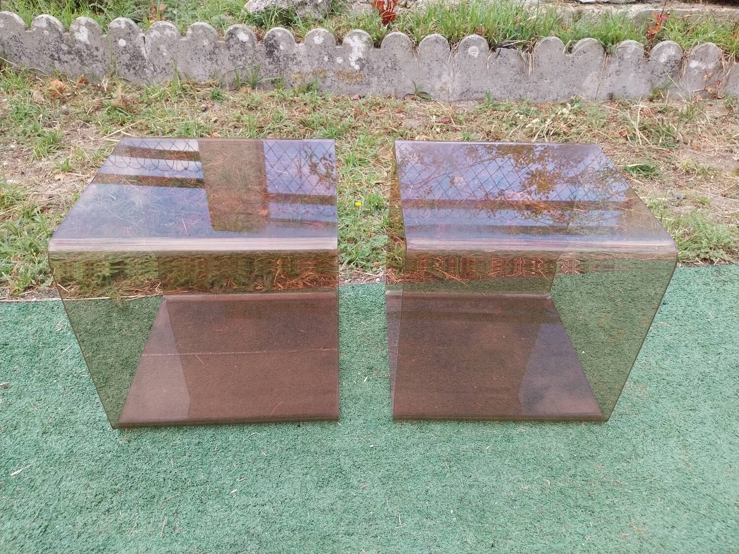 Tables de chevets en plexiglas