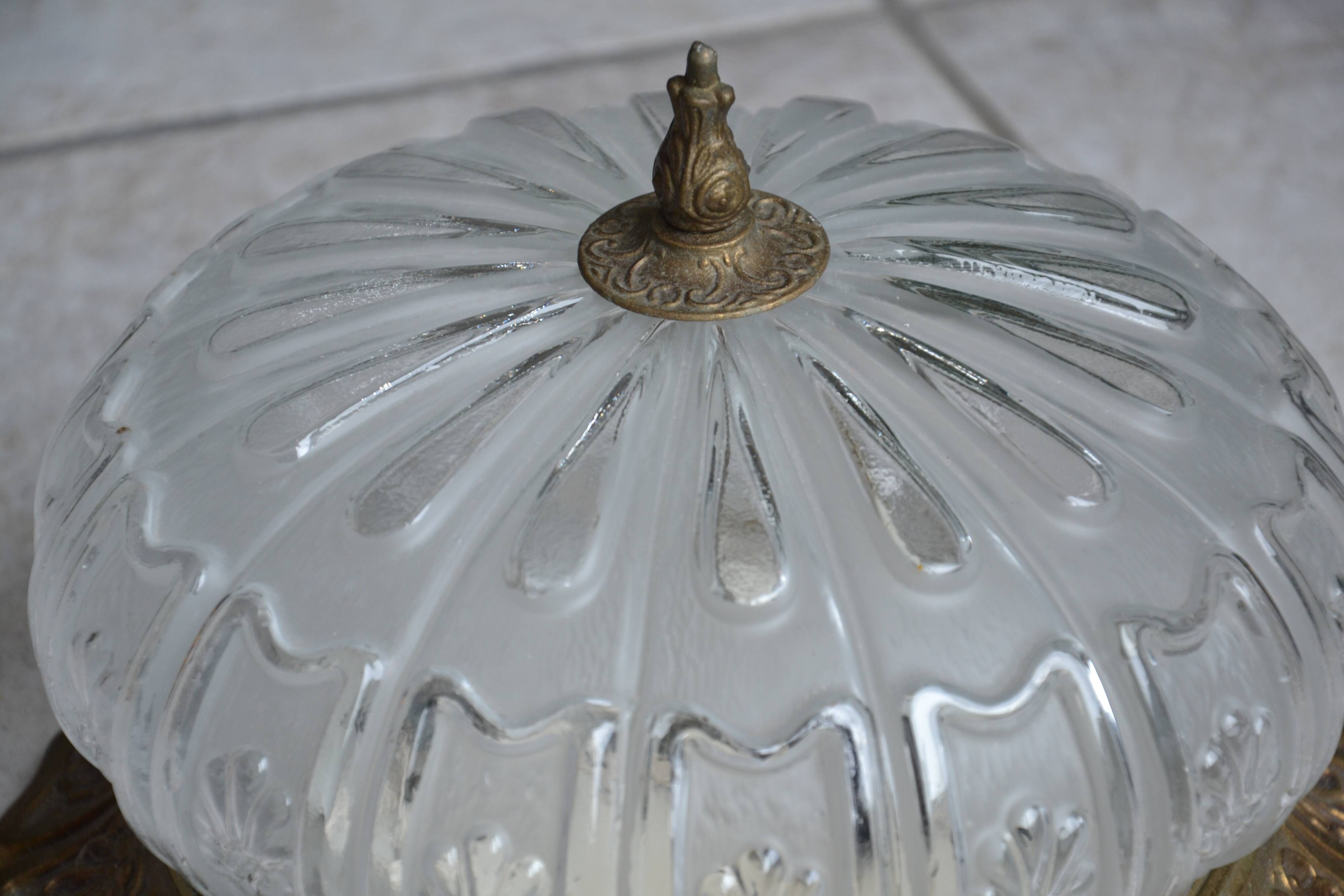 Ceiling light in brass and chiseled glass