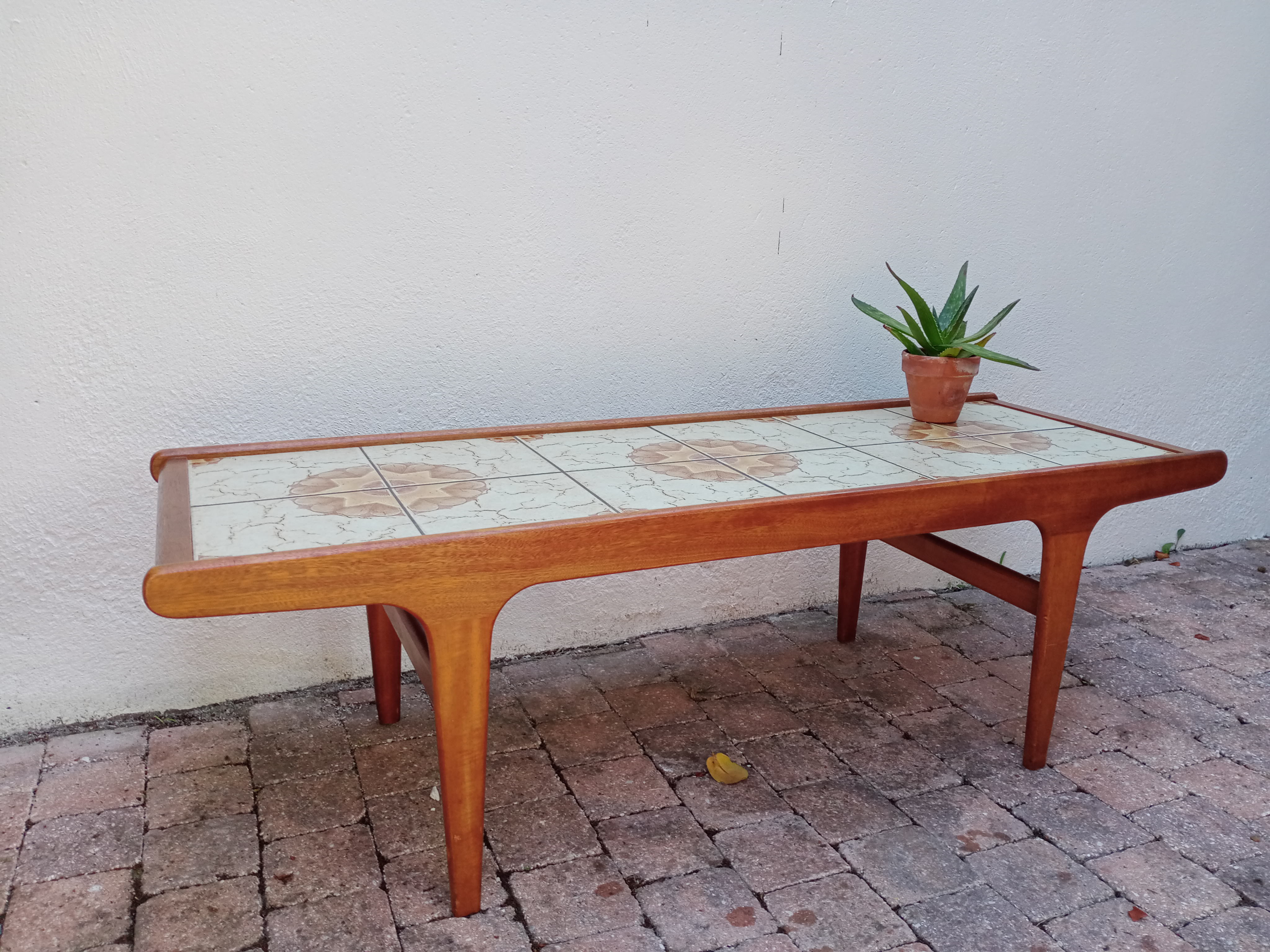 Ceramic vintage coffee table