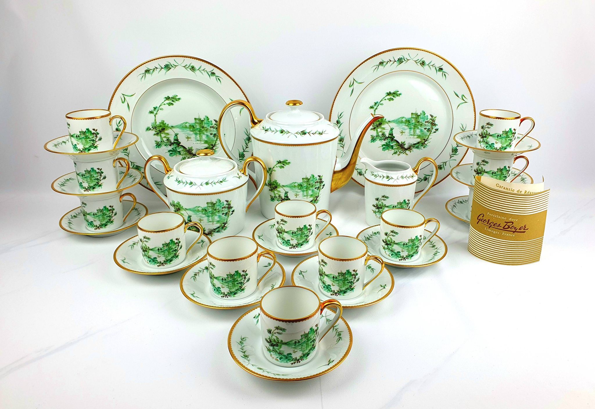 Service à café neuf, georges boyer , modèle " vieux marseille", 29 pieces.