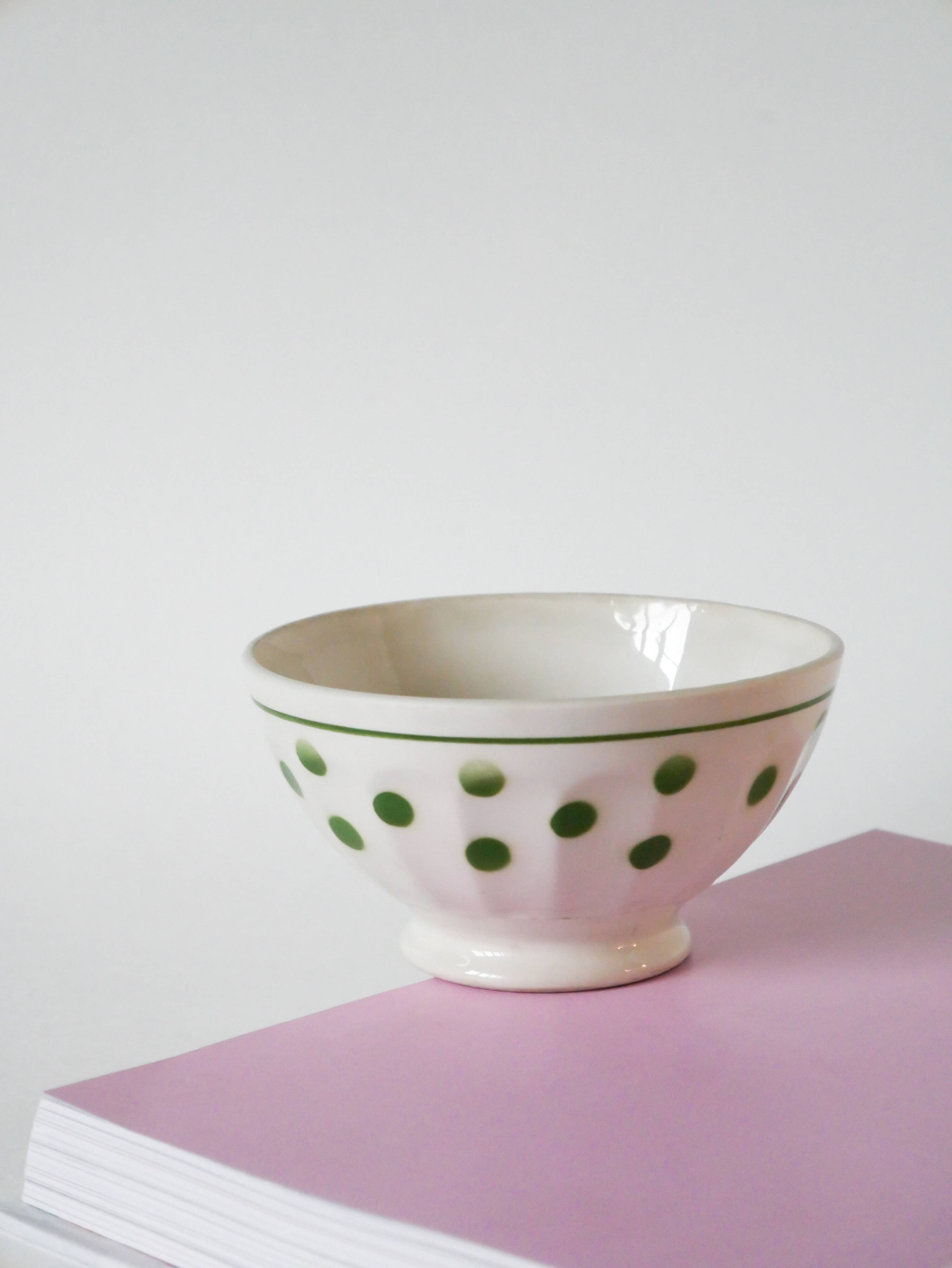 Earthenware bowl with green weight, 1940