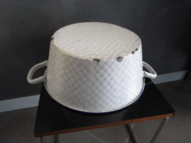 Old basin in blue/white enamelled sheet metal