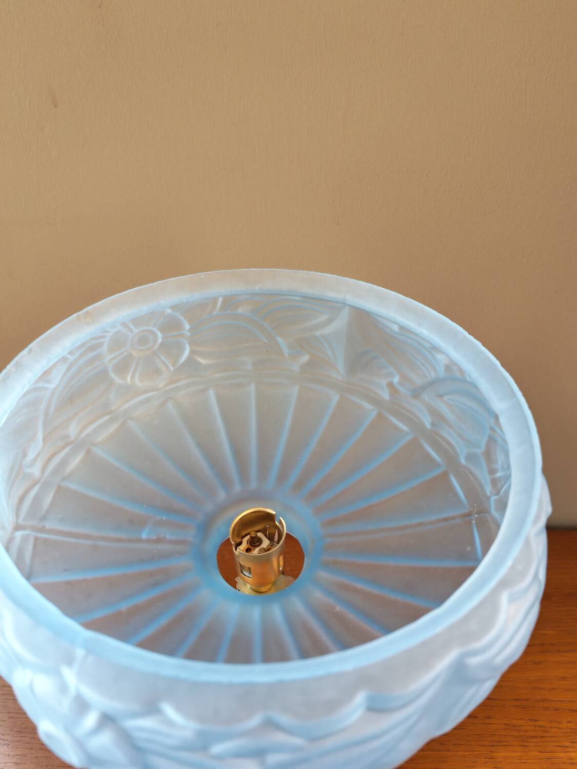 Art Deco lamp with floral decor