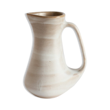 Pitcher with handle