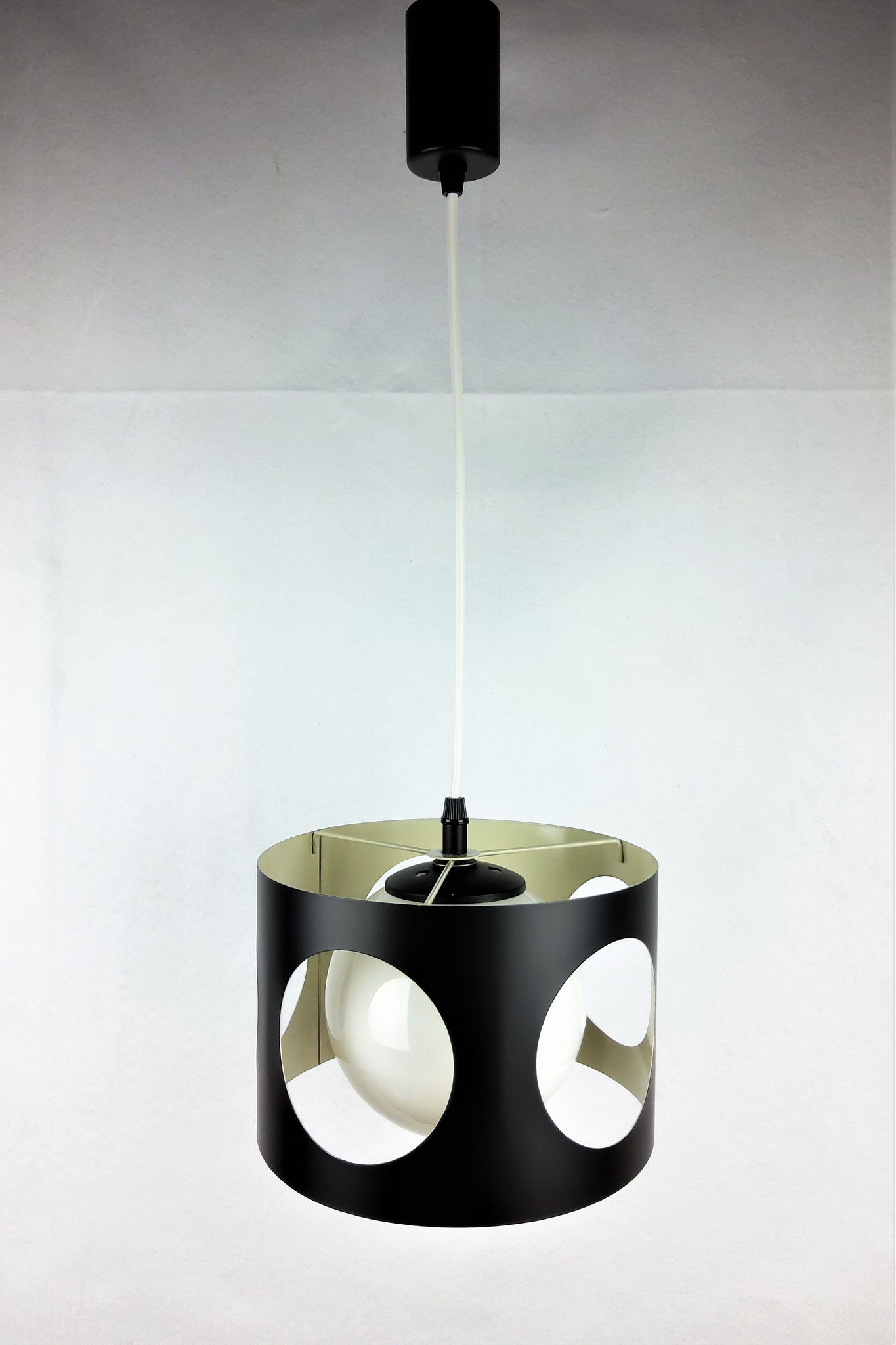 Suspension vintage noire métal 1960