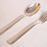 Silver plated metal service: 12 soup spoons, 12 forks and ladle.